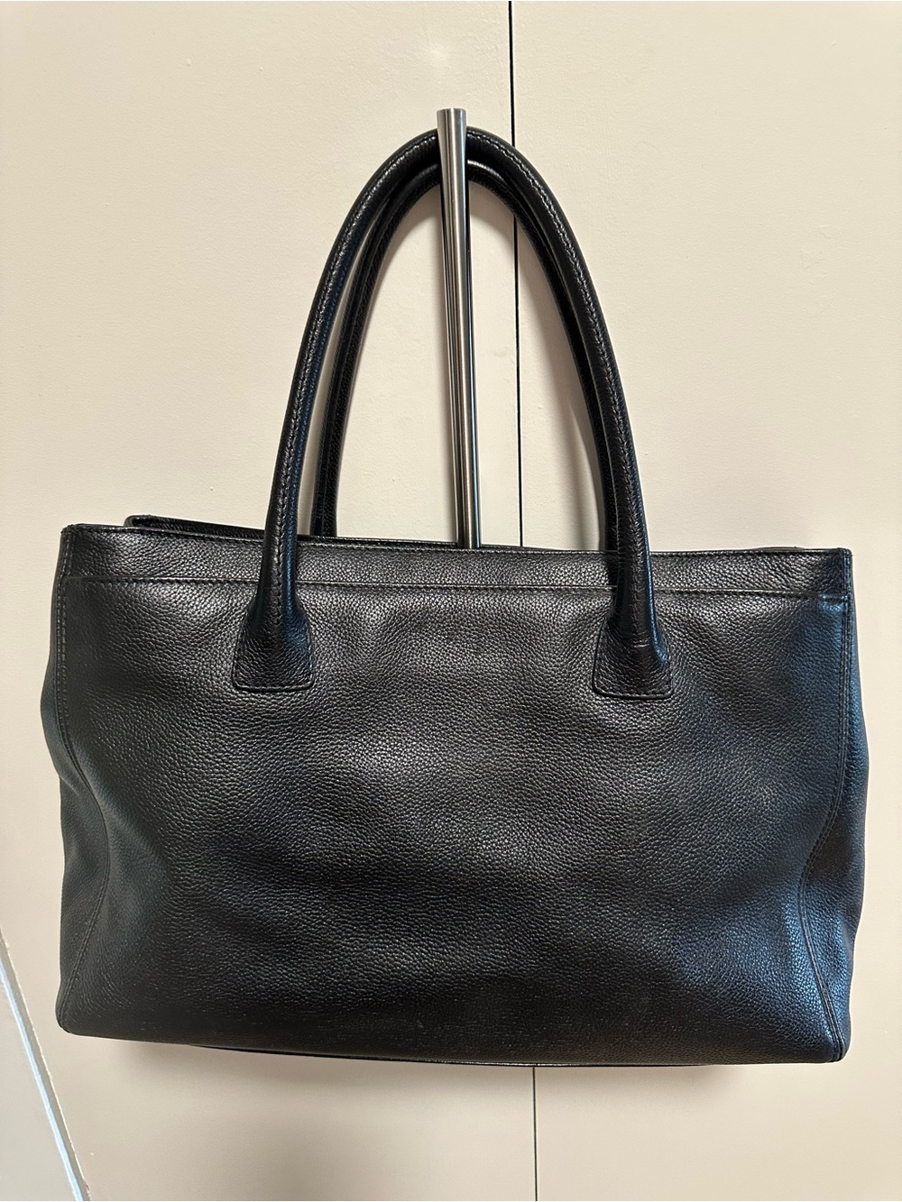 Chanel Black leather Tote with Silver Hardware. - Picture 2 of 9